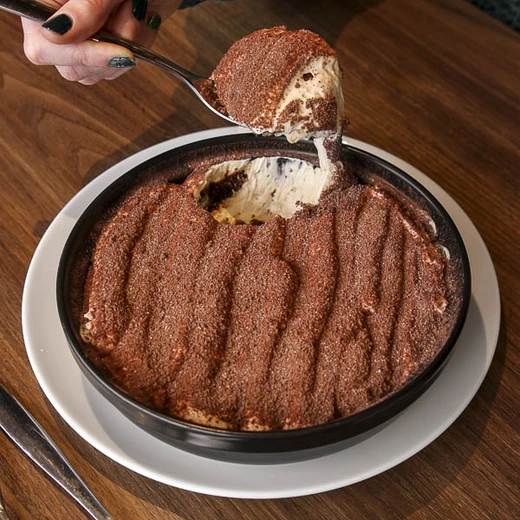 Il classico : mousse mascarpone marsala (alcool italien), biscuit, café Il classico : mousse mascarpone marsala (alcool italien), biscuit, café