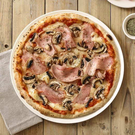 Sauce tomate, mozzarella, jambon, champignons
À déguster ouverte ou en calzone Sauce tomate, mozzarella, jambon, champignons
À déguster ouverte ou en calzone