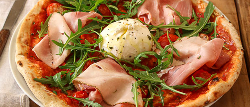 Régalez vos papilles avec nos pizzas à base de sauce tomate Régalez vos papilles avec nos pizzas à base de sauce tomate