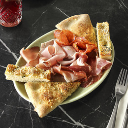Piatto di salumi - Idéal pour 2 personnes Piatto di salumi - Idéal pour 2 personnes