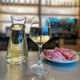Chardonnay vino d’Italia pichet 50 cl (blanc) Chardonnay vino d’Italia pichet 50 cl (blanc)