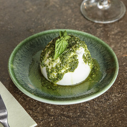 Assiette de burrata et pesto vert Assiette de burrata et pesto vert