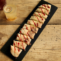 Calzone mozzarissimo - Sauce piquante Firelli ® Calzone mozzarissimo - Sauce piquante Firelli ®